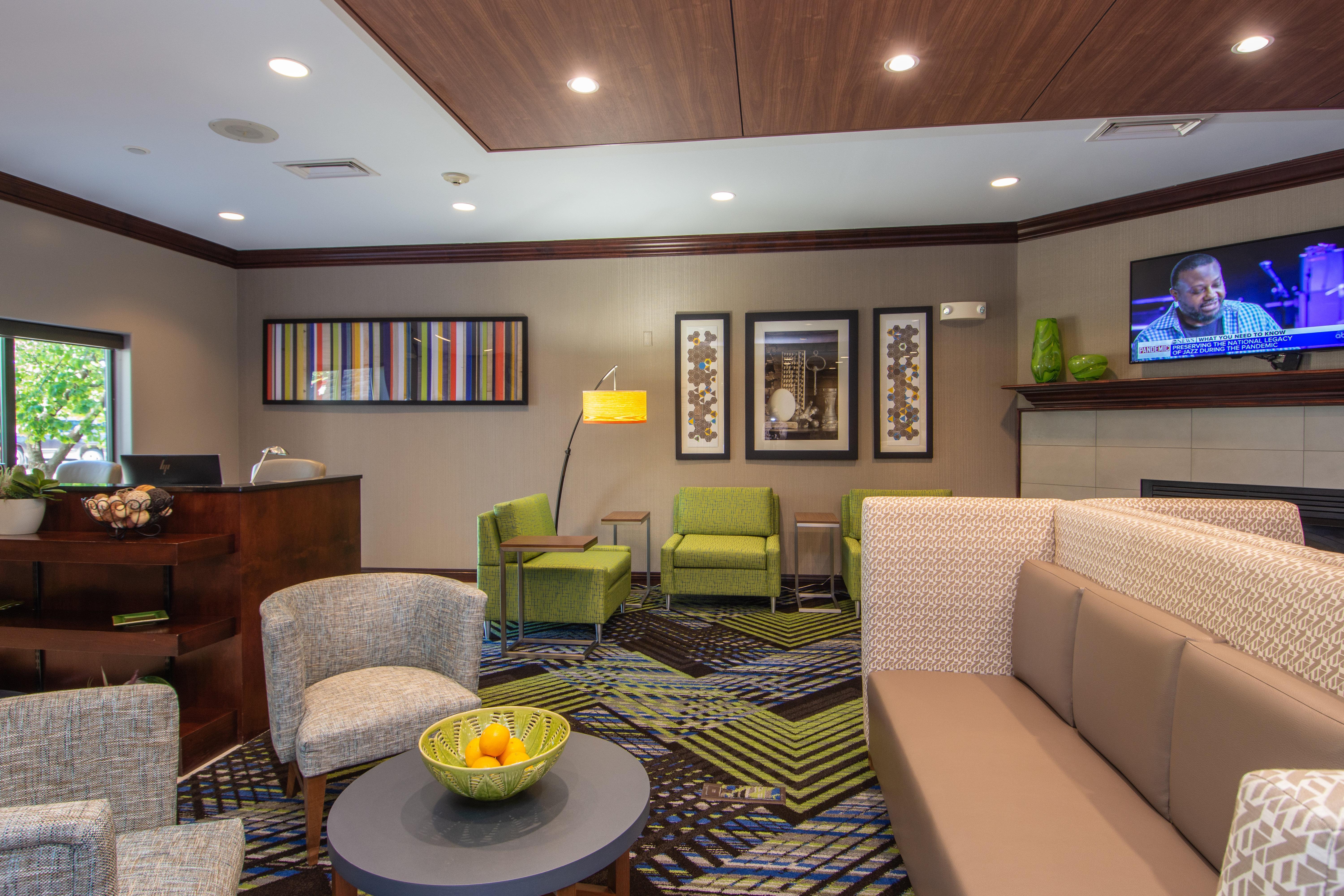 Holiday Inn Express And Suites Springfield Medical District By Ihg Bagian luar foto
